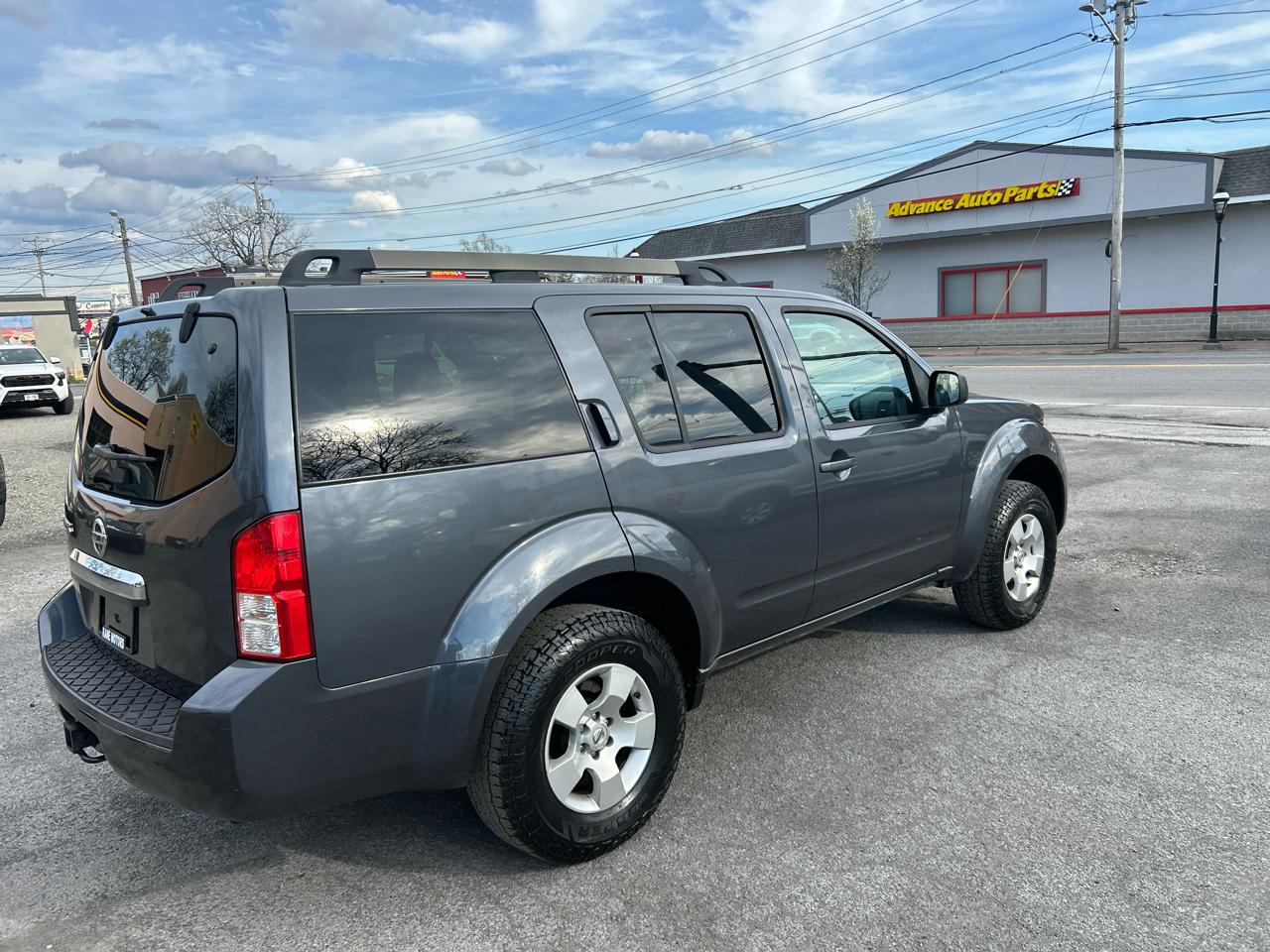 Nissan Pathfinder LE 4WD 2012