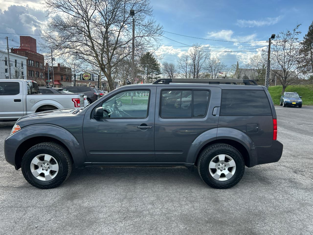 Nissan Pathfinder LE 4WD 2012