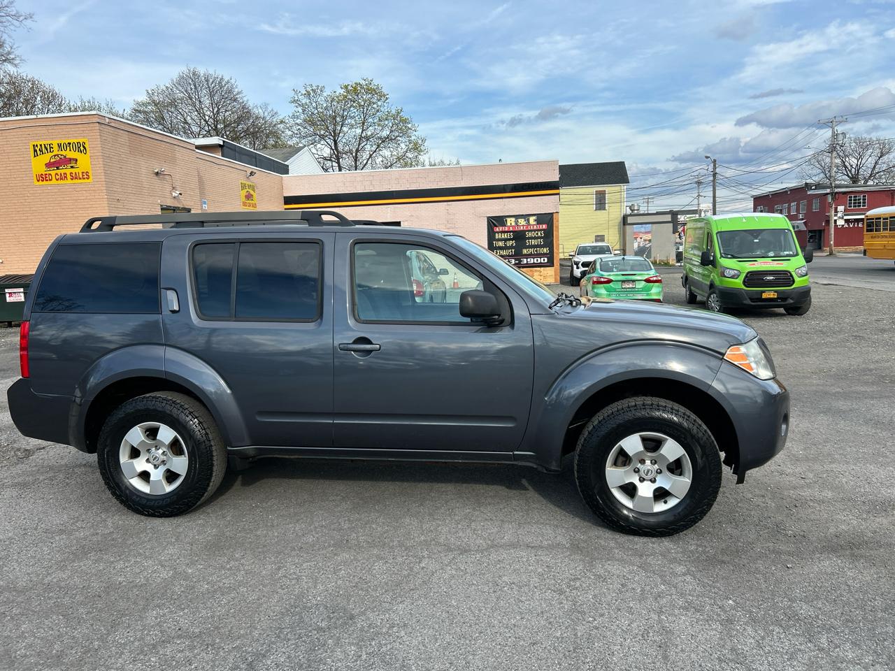 Nissan Pathfinder LE 4WD 2012