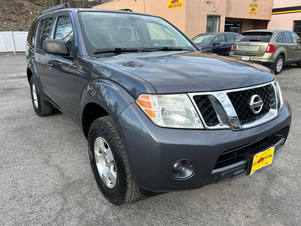Nissan Pathfinder LE 4WD 2012