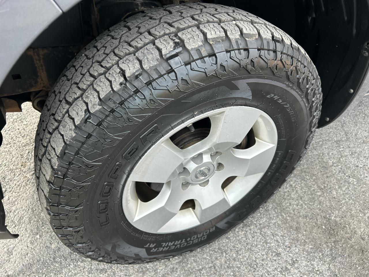 Nissan Pathfinder LE 4WD 2012