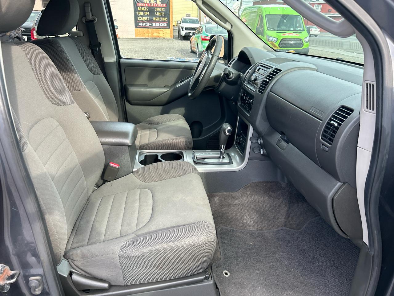 Nissan Pathfinder LE 4WD 2012