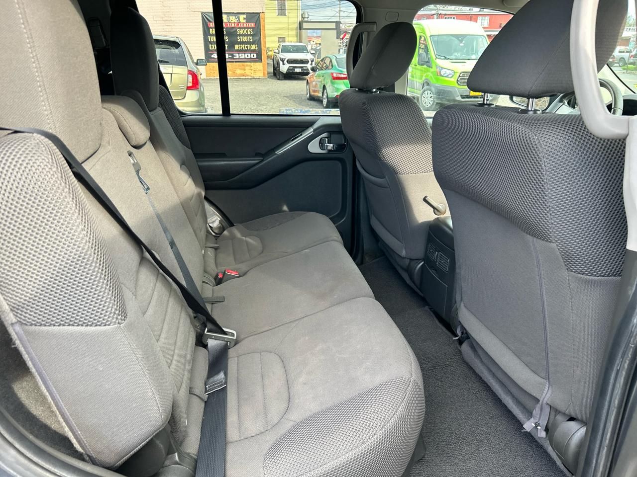 Nissan Pathfinder LE 4WD 2012