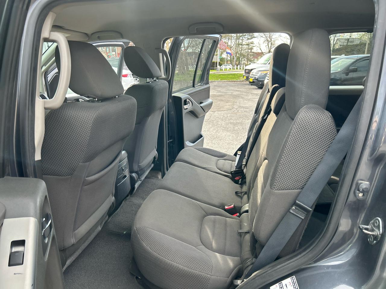 Nissan Pathfinder LE 4WD 2012