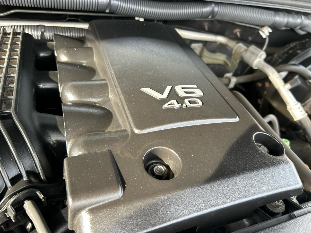 Nissan Pathfinder LE 4WD 2012