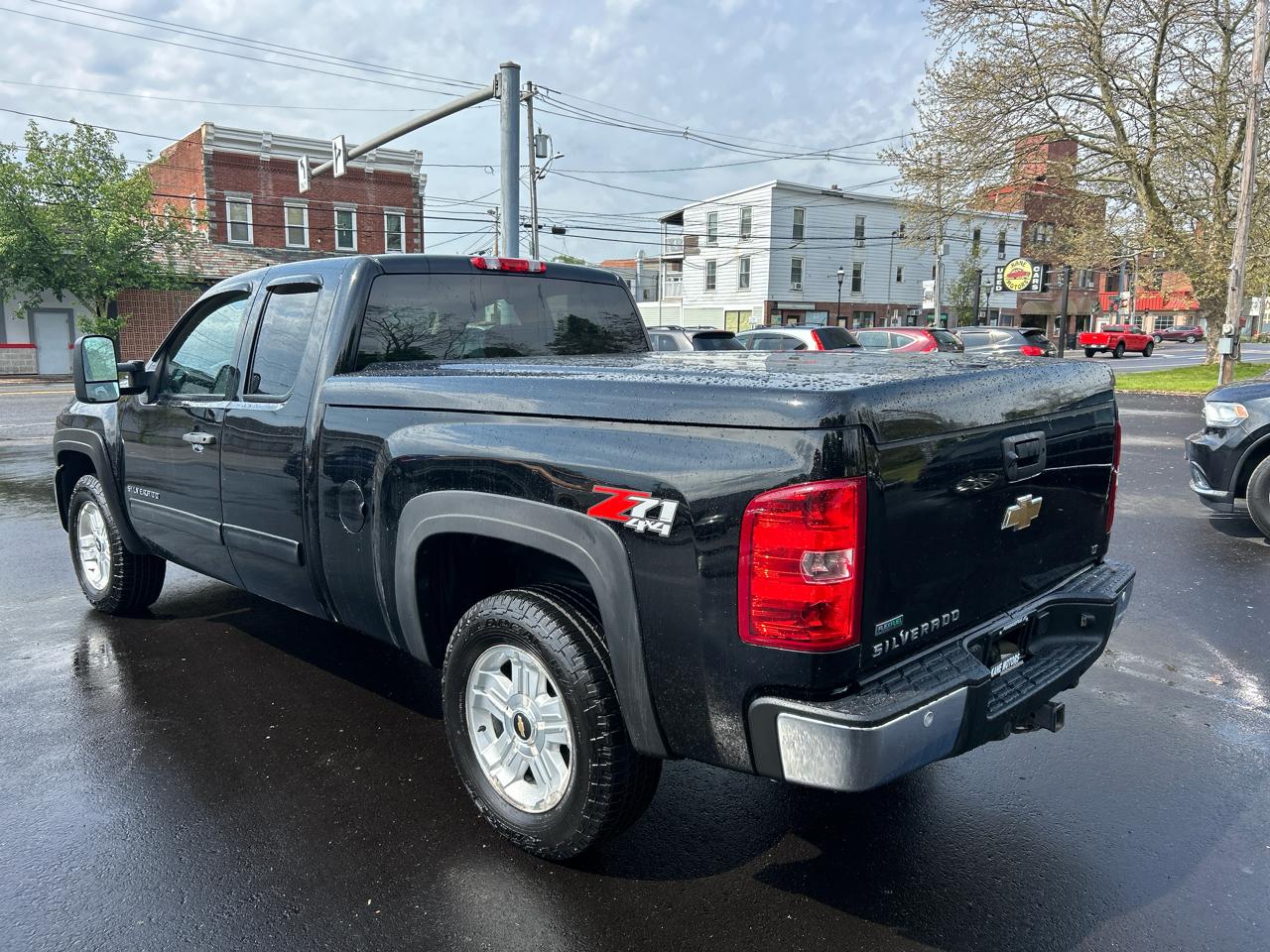 Chevrolet Silverado 1500 LT Ext. Cab Long Box 4WD 2011