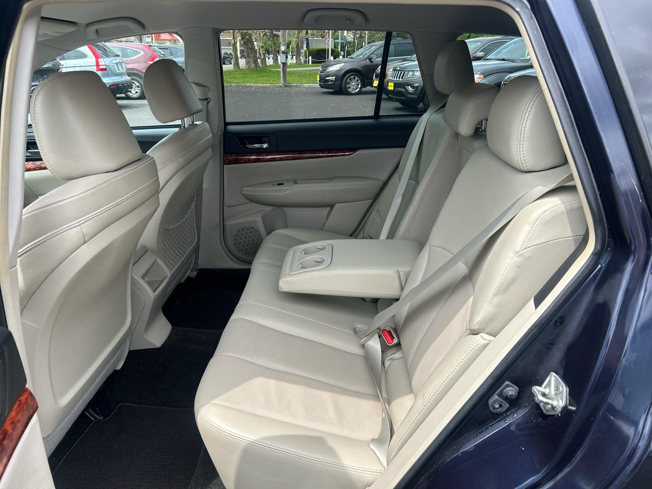 Subaru Outback 2.5i Limited 2012
