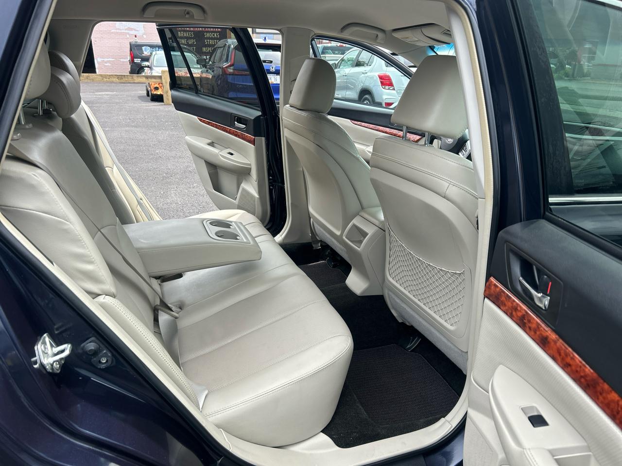 Subaru Outback 2.5i Limited 2012