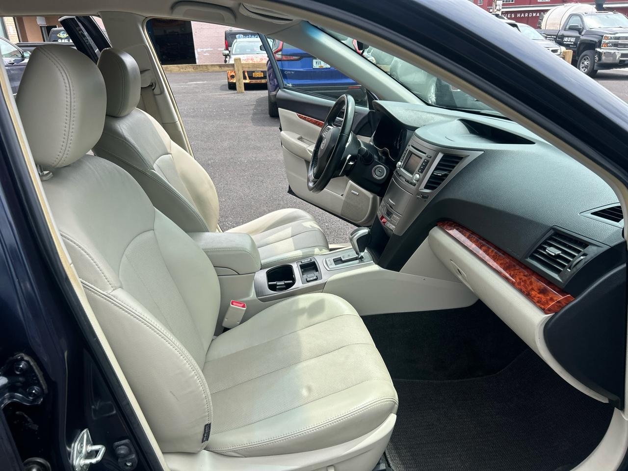 Subaru Outback 2.5i Limited 2012