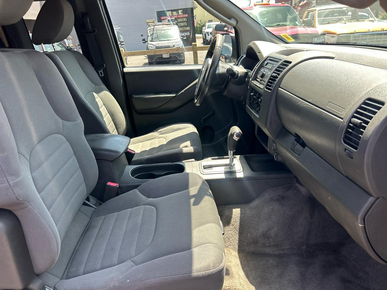 Nissan Frontier 2WD Crew Cab LWB Auto SE 2011