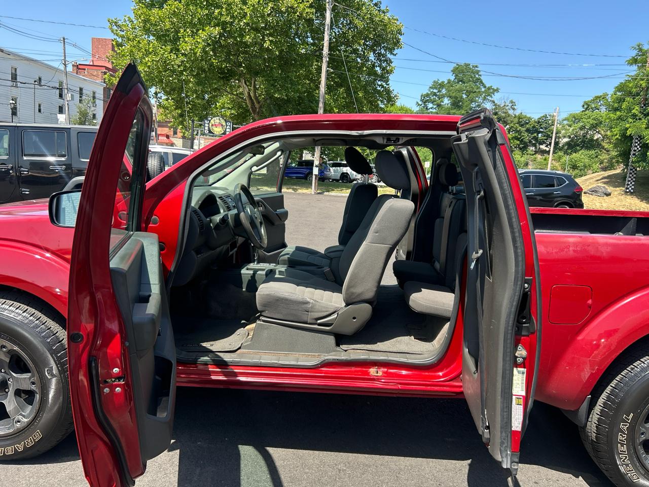 Nissan Frontier 2WD Crew Cab LWB Auto SE 2011