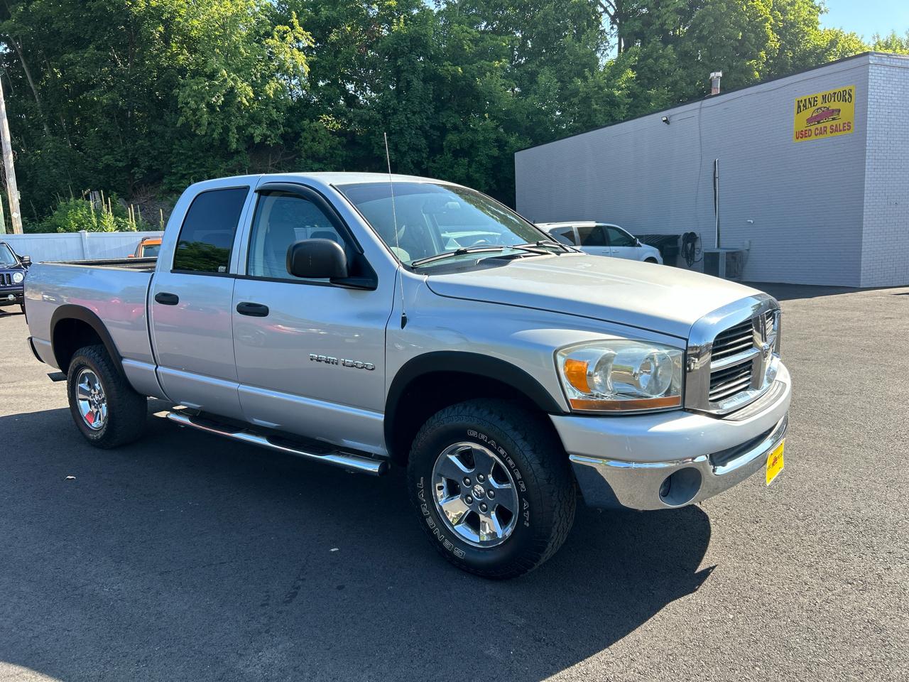 Dodge Ram 1500 4dr Quad Cab 140" WB 4WD SLT 2006
