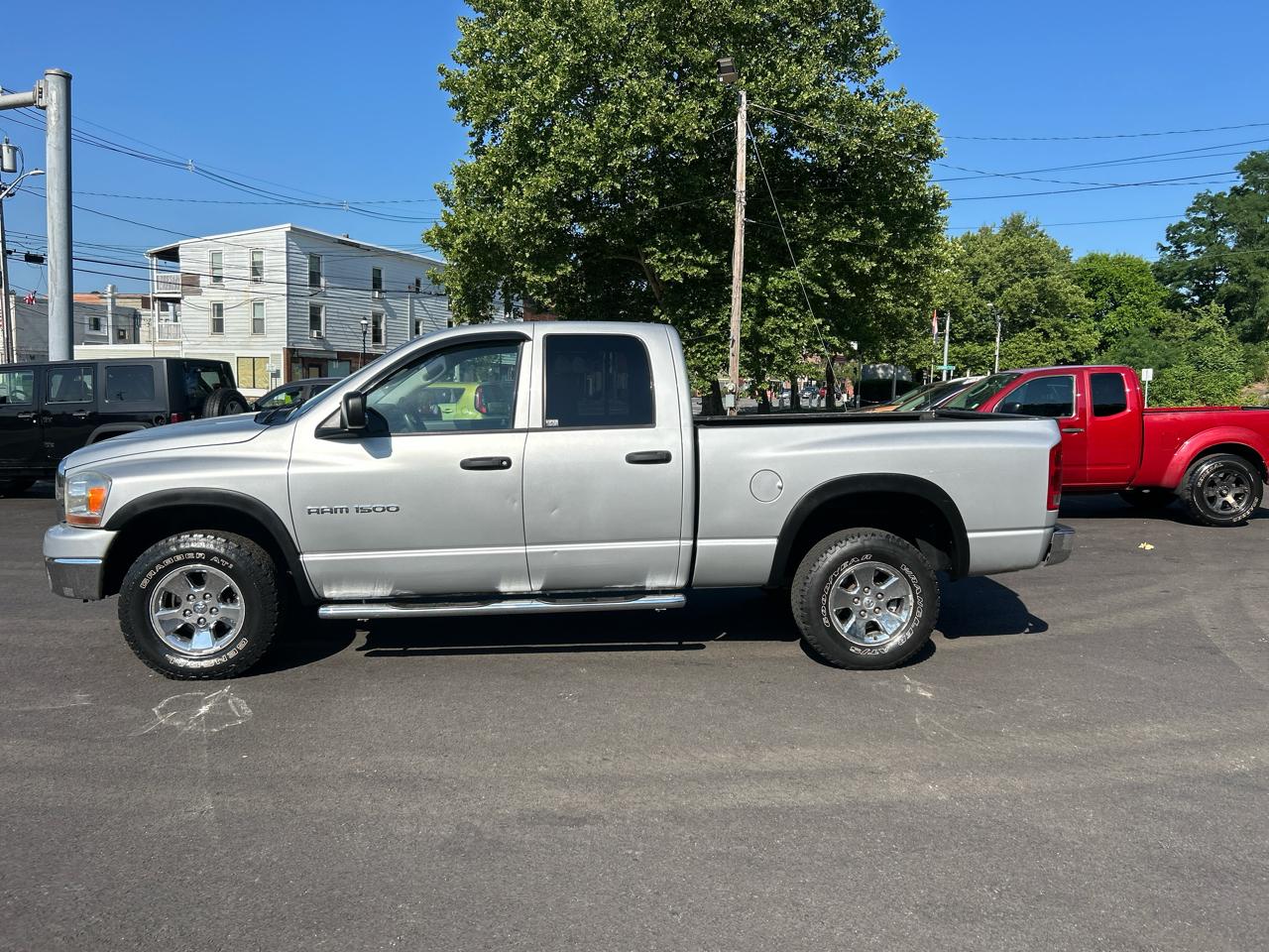 Dodge Ram 1500 4dr Quad Cab 140" WB 4WD SLT 2006