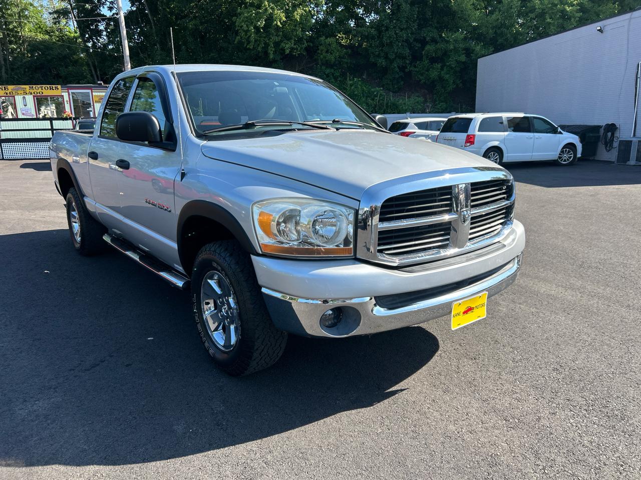 Dodge Ram 1500 4dr Quad Cab 140" WB 4WD SLT 2006