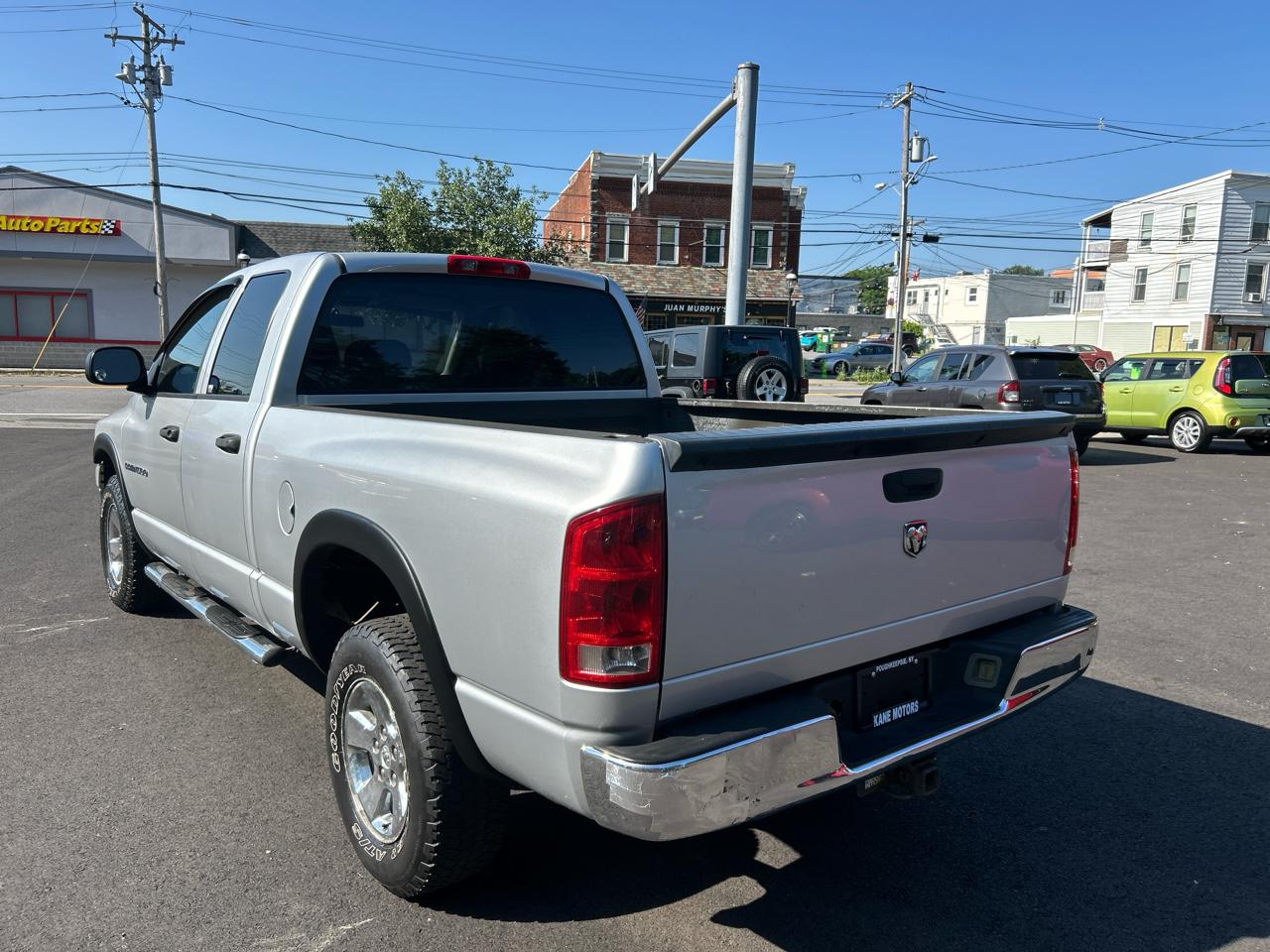 Dodge Ram 1500 4dr Quad Cab 140" WB 4WD SLT 2006