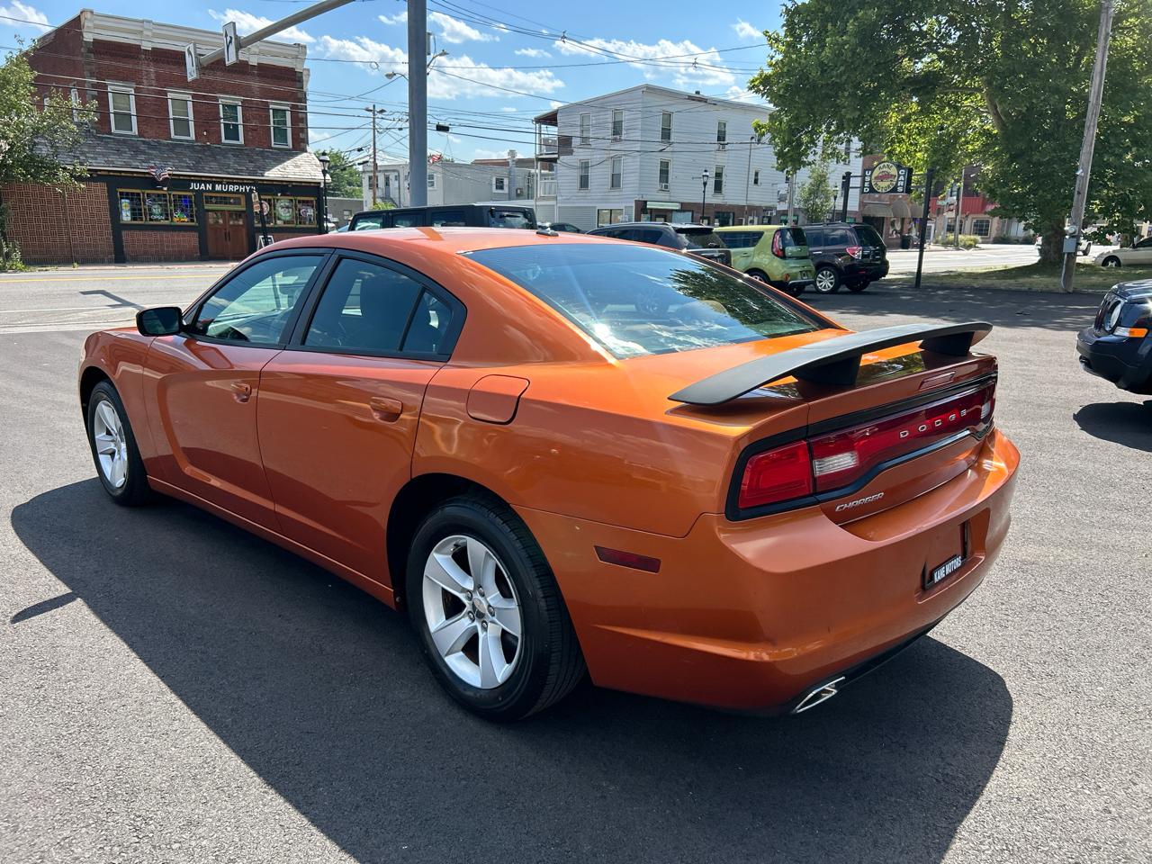 Dodge Charger SE 2011