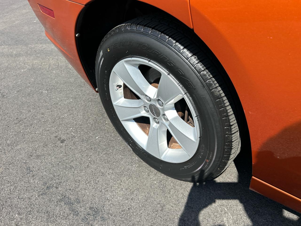Dodge Charger SE 2011