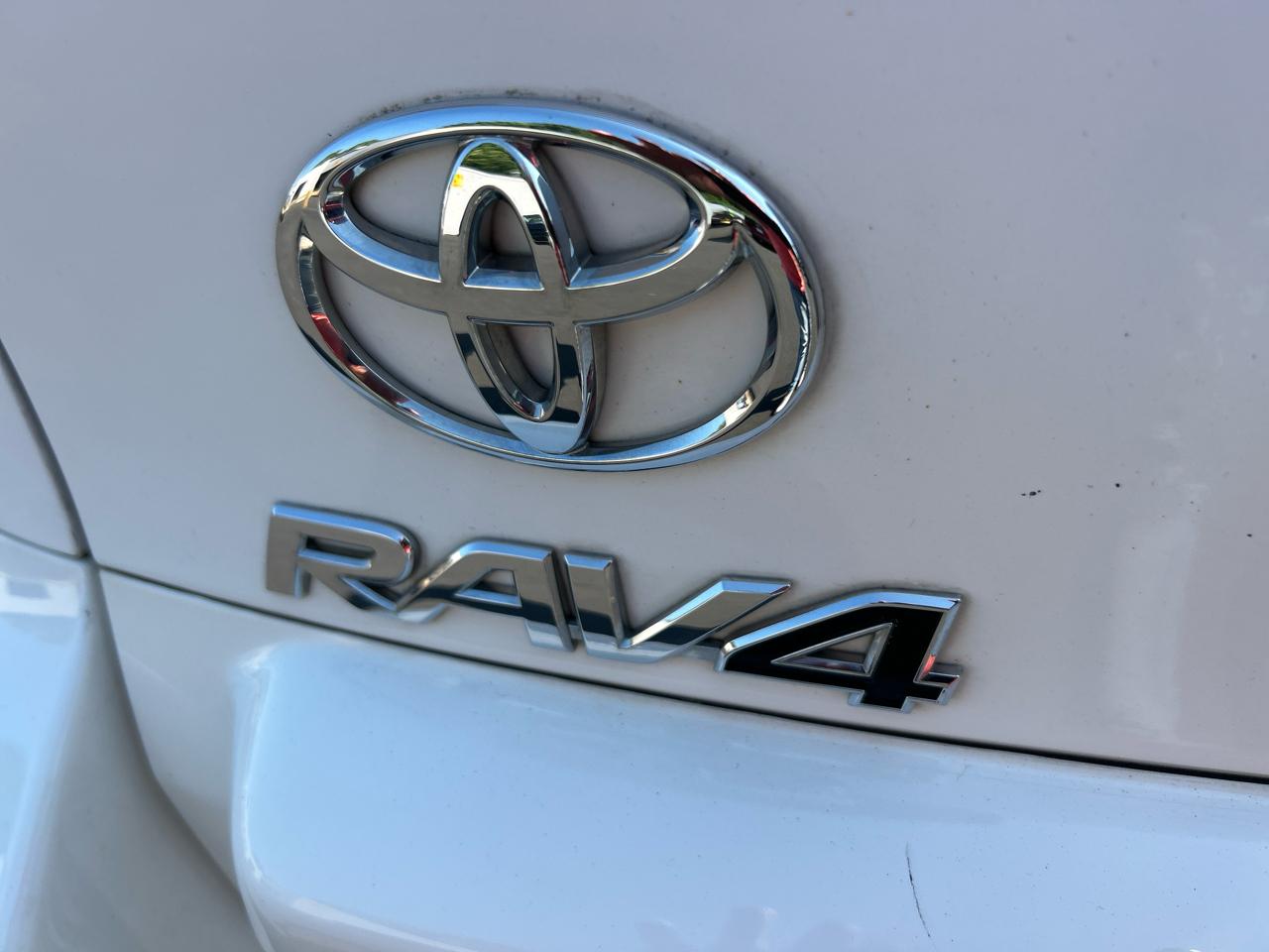 Toyota RAV4 Base I4 4WD 2011