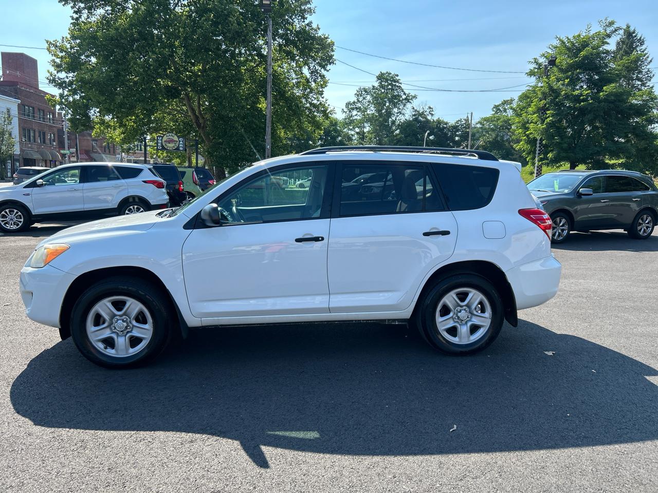 Toyota RAV4 Base I4 4WD 2011