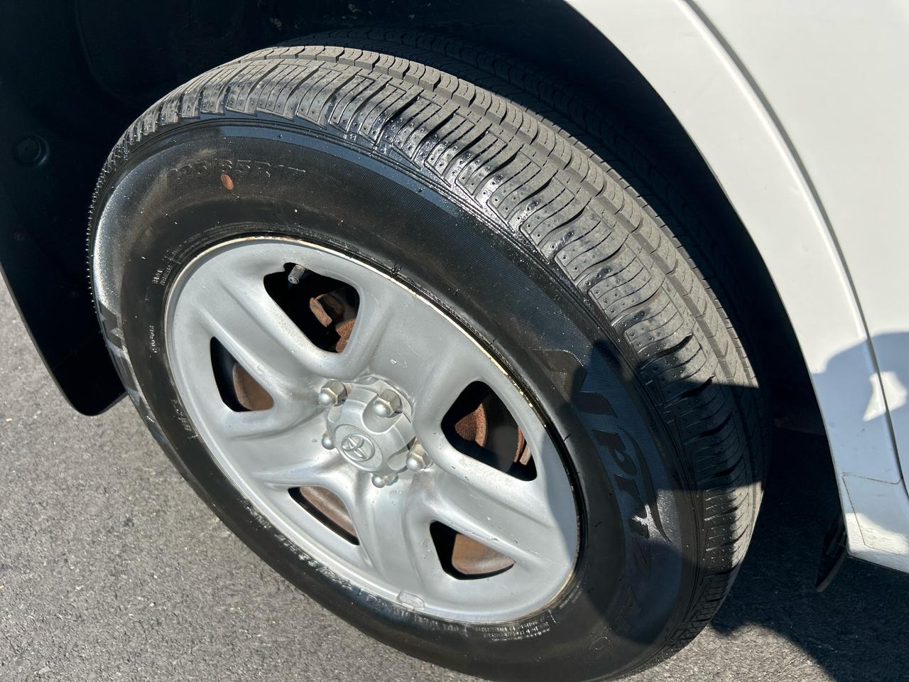 Toyota RAV4 Base I4 4WD 2011