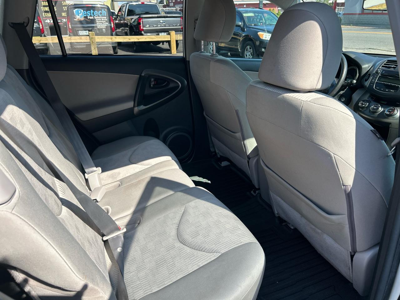 Toyota RAV4 Base I4 4WD 2011
