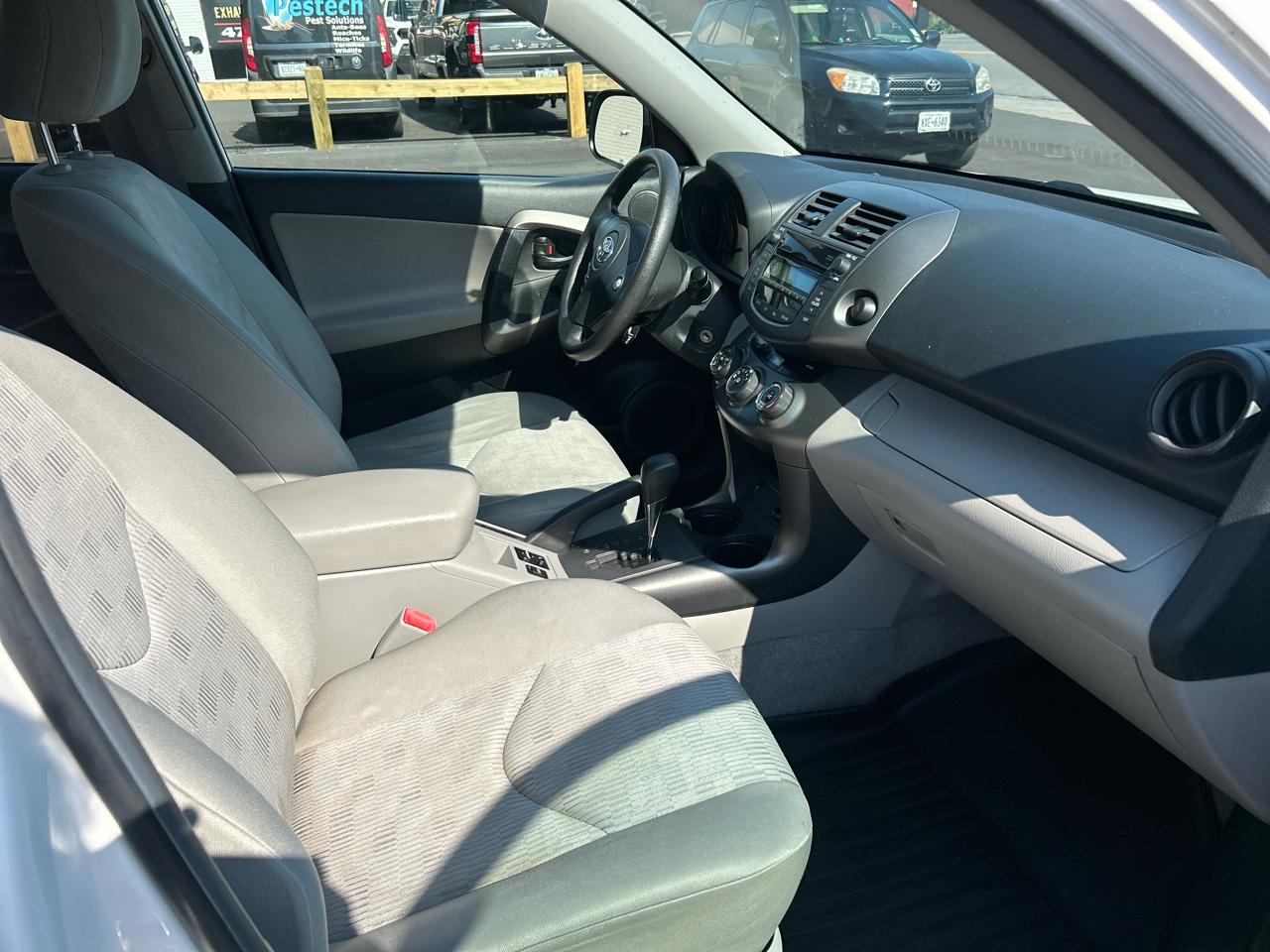 Toyota RAV4 Base I4 4WD 2011