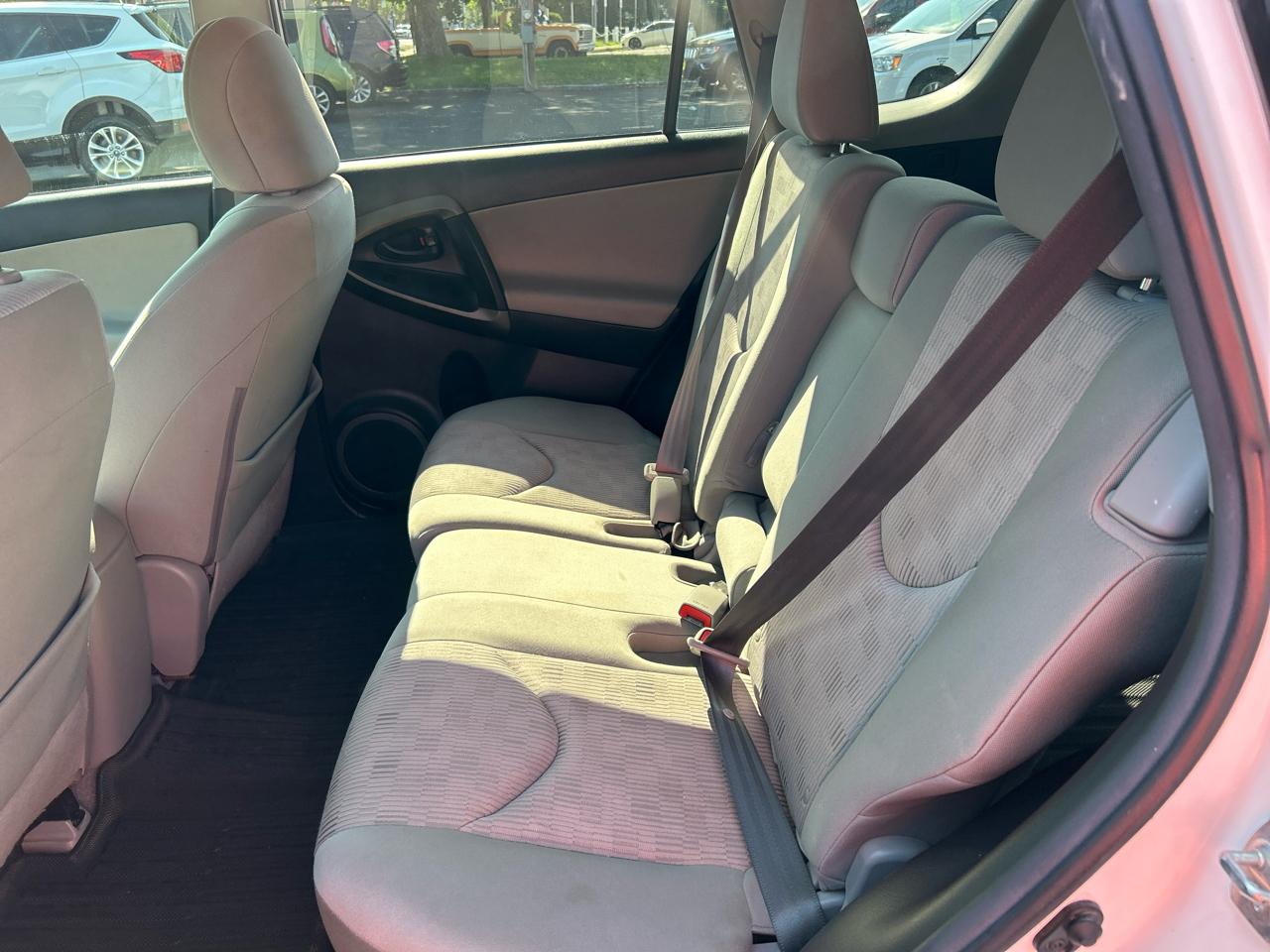 Toyota RAV4 Base I4 4WD 2011