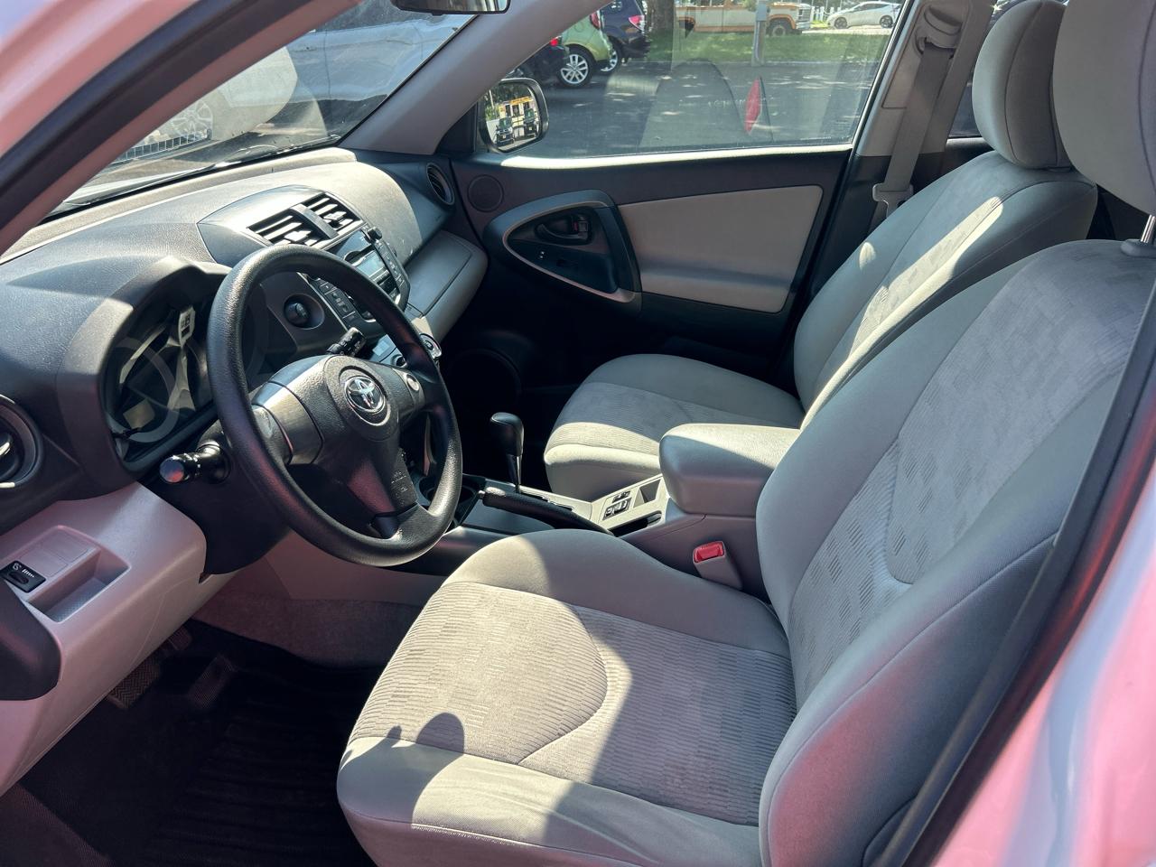 Toyota RAV4 Base I4 4WD 2011