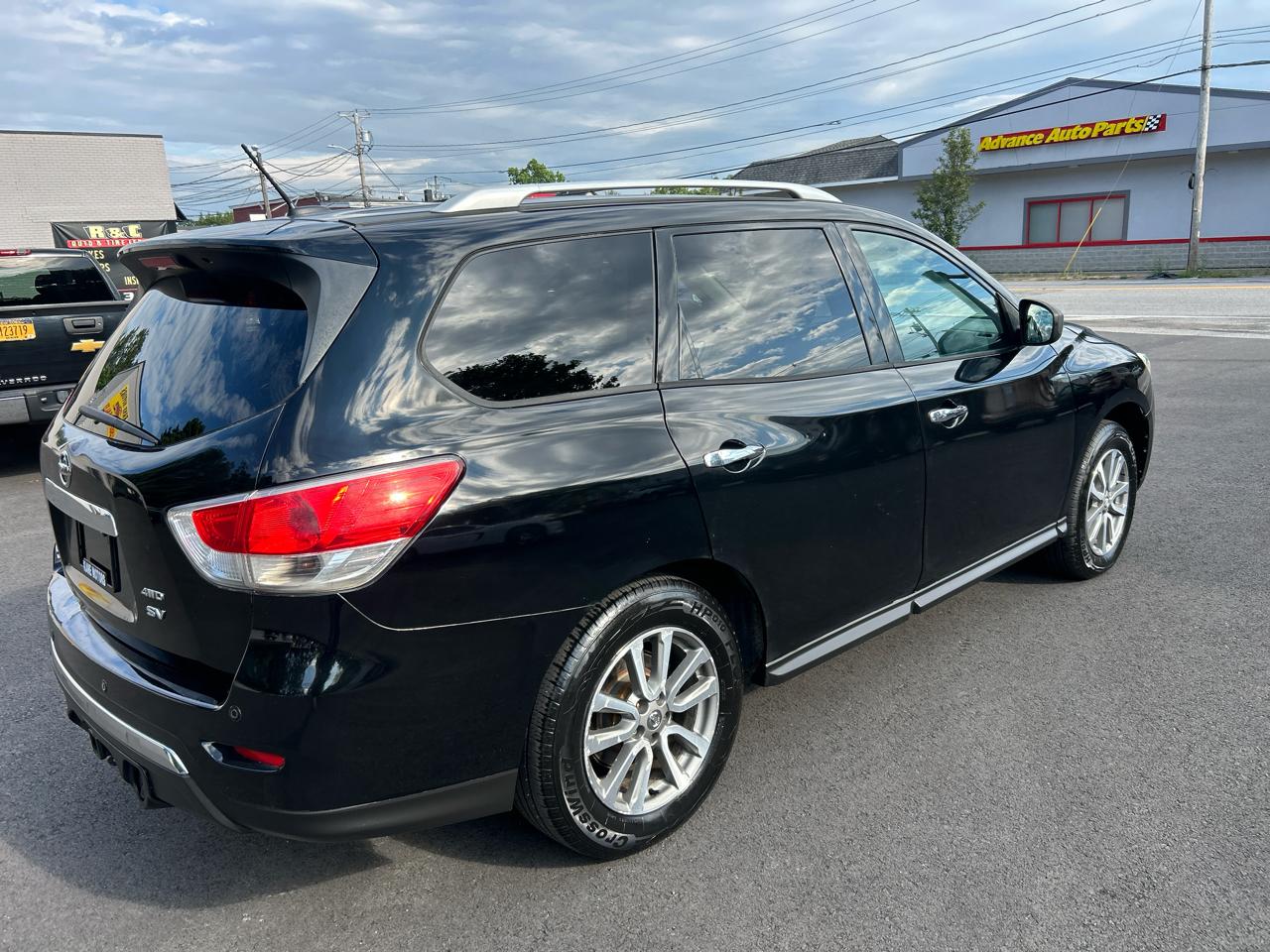 Nissan Pathfinder SV 4WD 2013