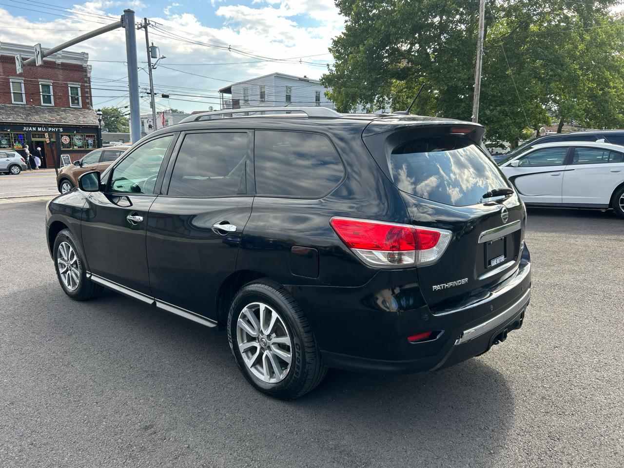 Nissan Pathfinder SV 4WD 2013