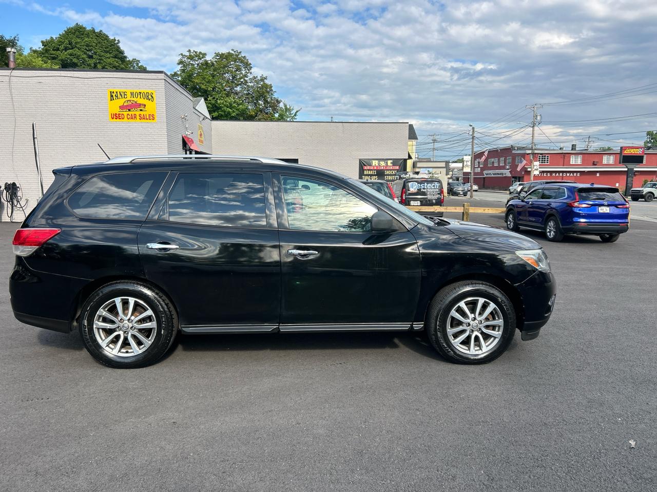 Nissan Pathfinder SV 4WD 2013