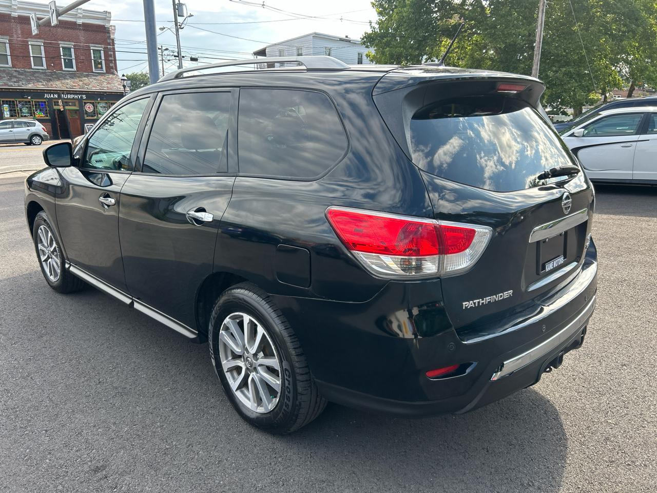 Nissan Pathfinder SV 4WD 2013