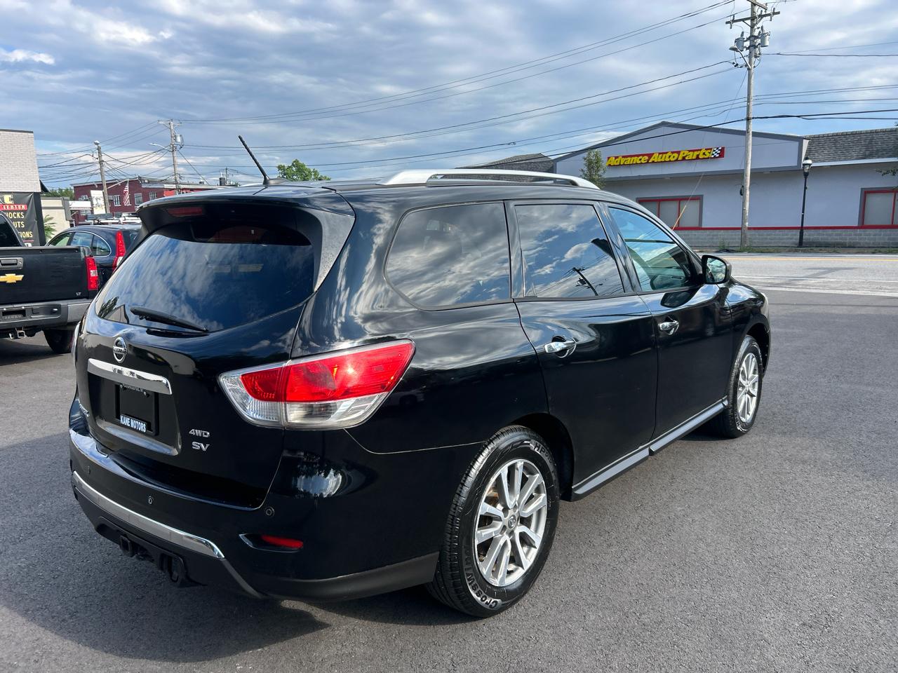 Nissan Pathfinder SV 4WD 2013