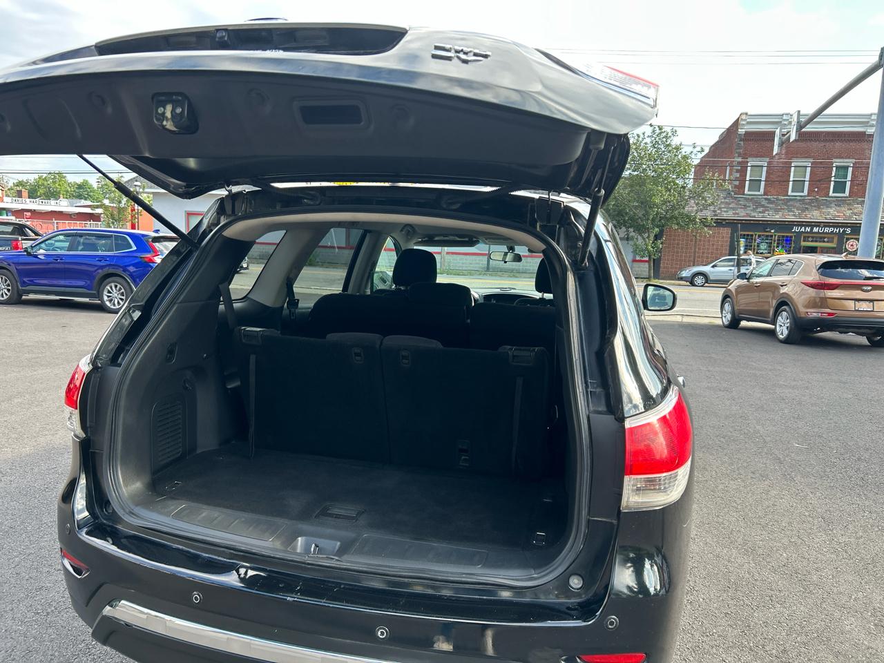Nissan Pathfinder SV 4WD 2013