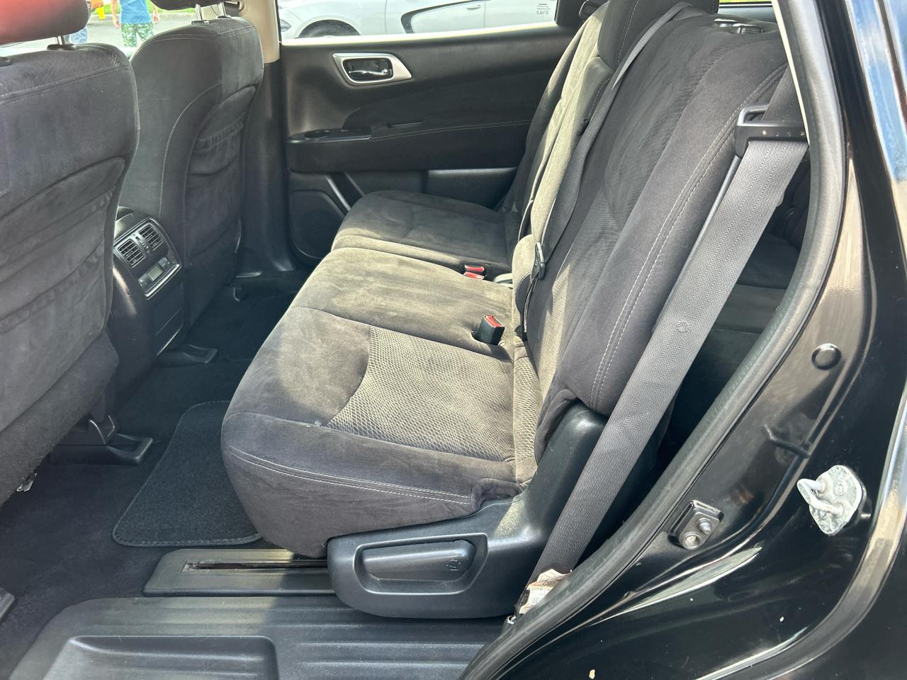 Nissan Pathfinder SV 4WD 2013