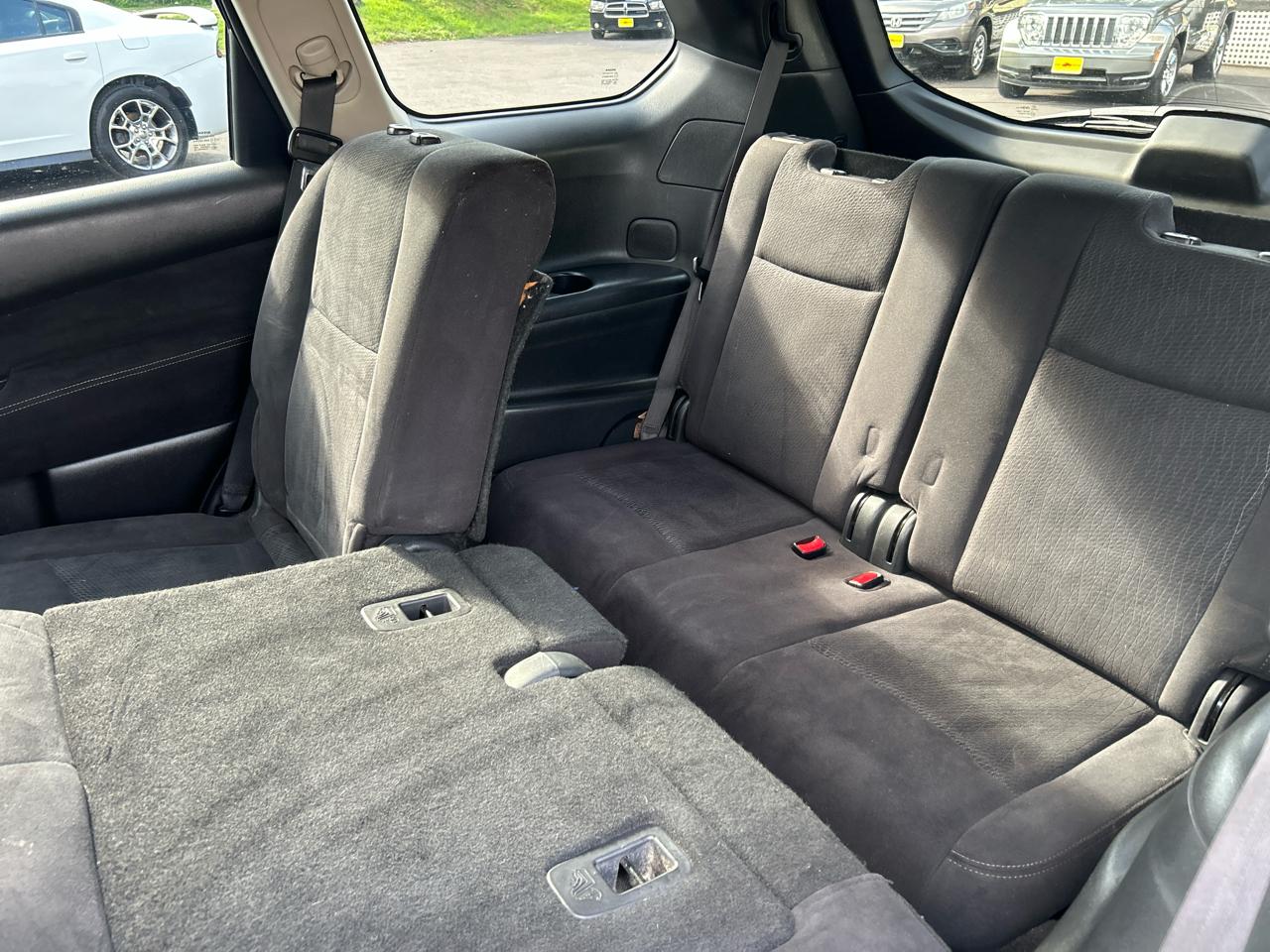 Nissan Pathfinder SV 4WD 2013
