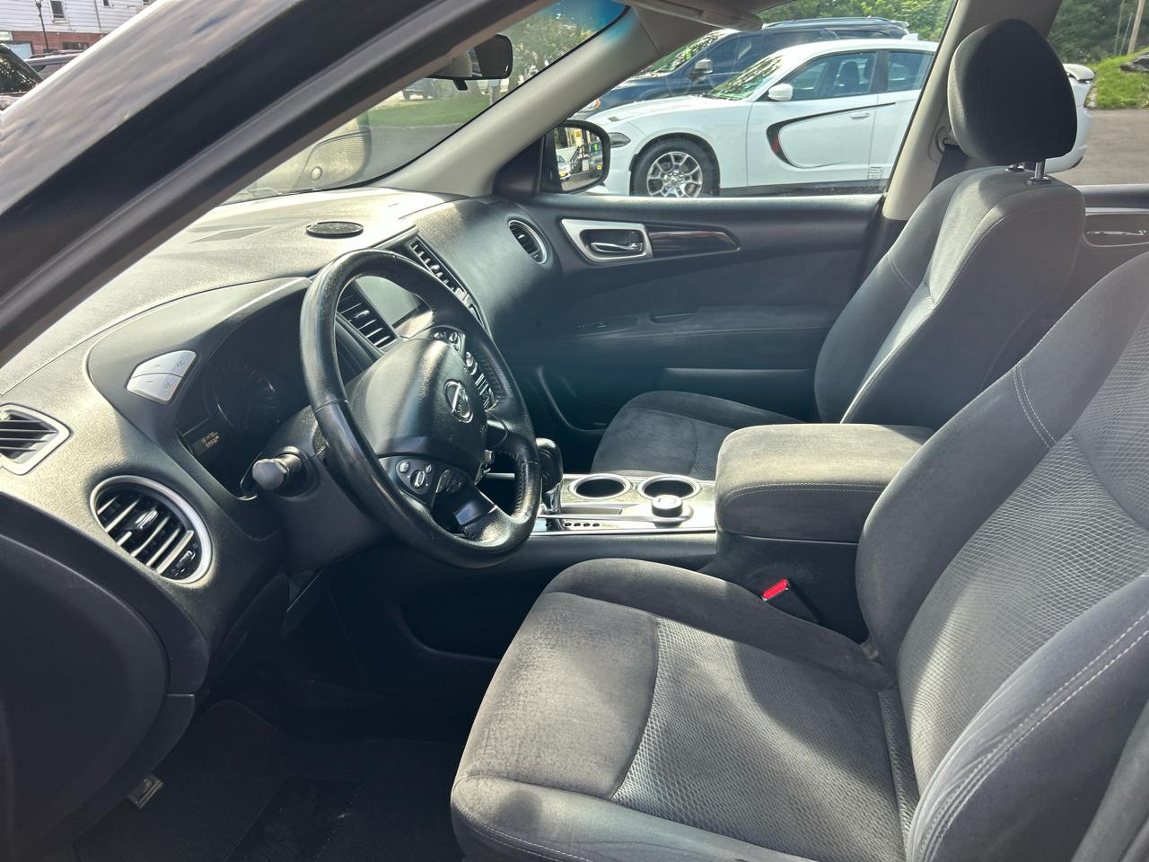 Nissan Pathfinder SV 4WD 2013