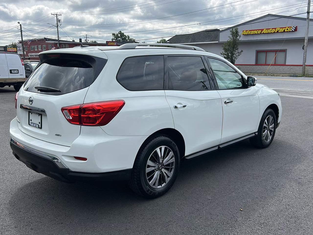Nissan Pathfinder Platinum 4WD 2017