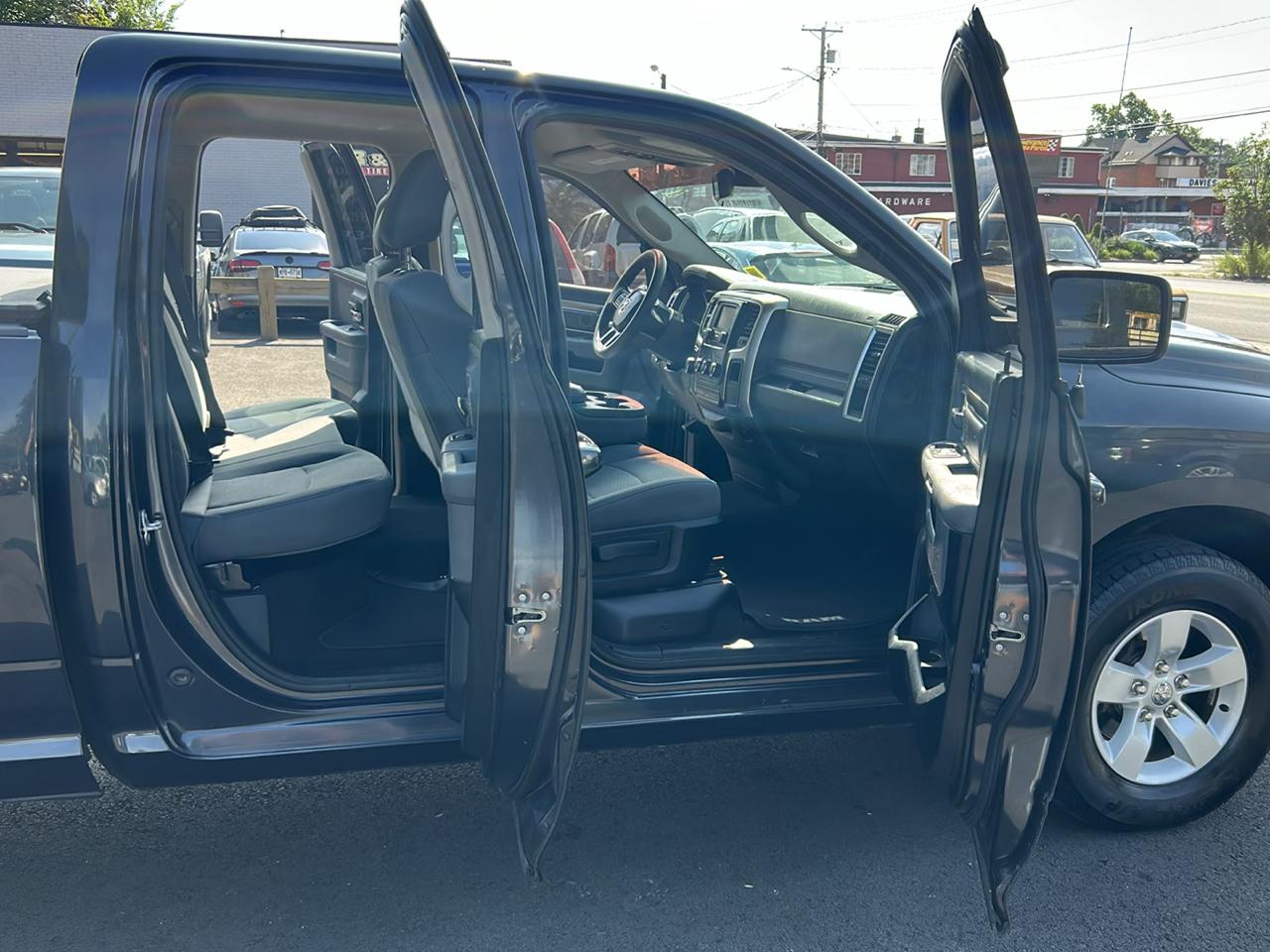 RAM 1500 2WD Crew Cab 149" SLT 2016