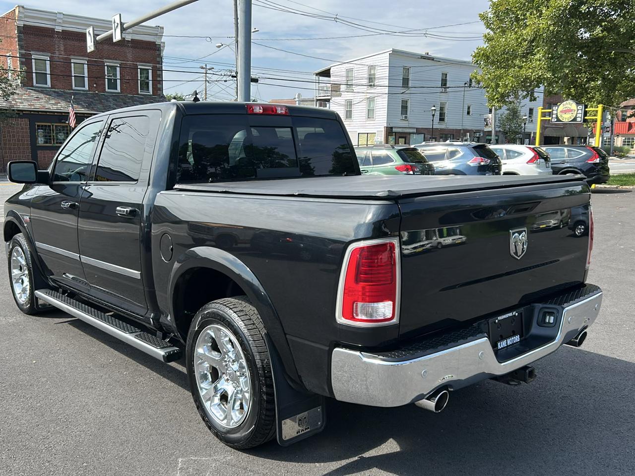 RAM 1500 Laramie Crew Cab SWB 4WD 2017