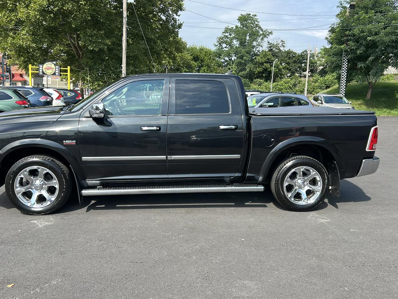 RAM 1500 Laramie Crew Cab SWB 4WD 2017