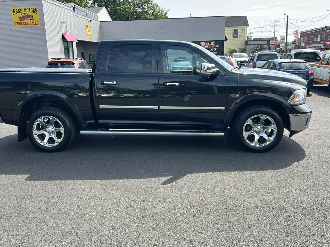 RAM 1500 Laramie Crew Cab SWB 4WD 2017
