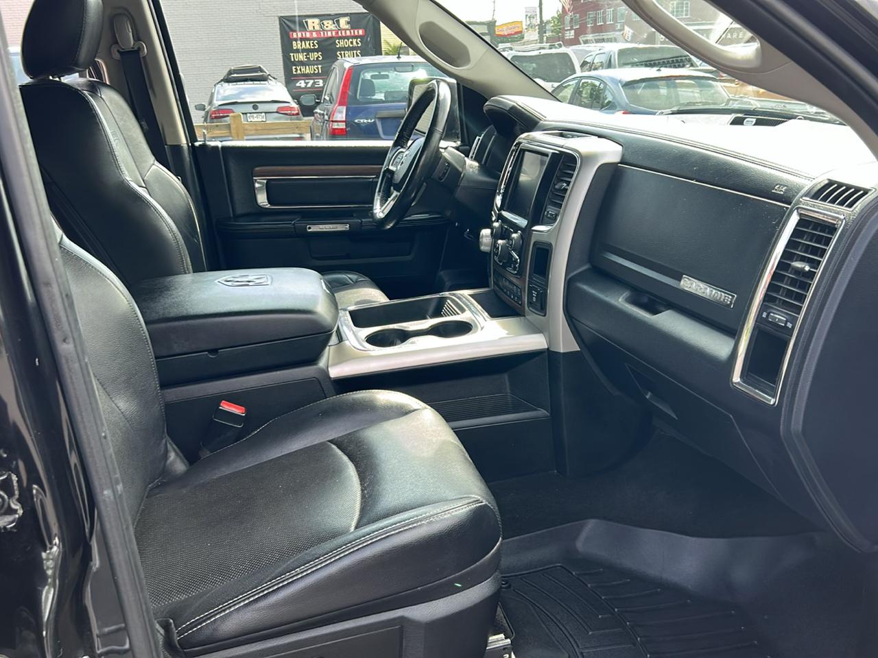 RAM 1500 Laramie Crew Cab SWB 4WD 2017