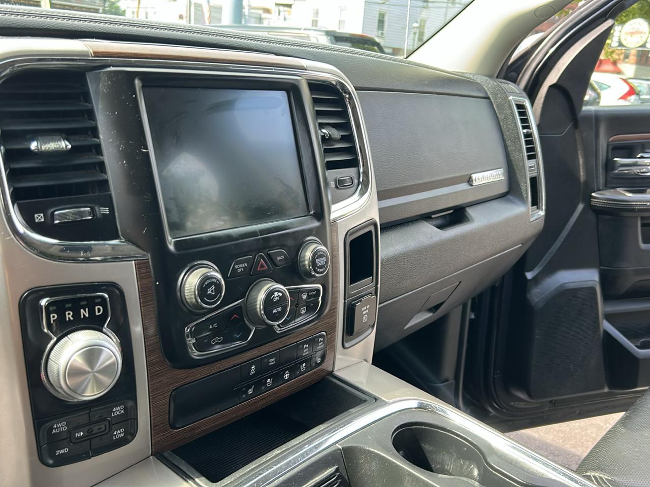 RAM 1500 Laramie Crew Cab SWB 4WD 2017