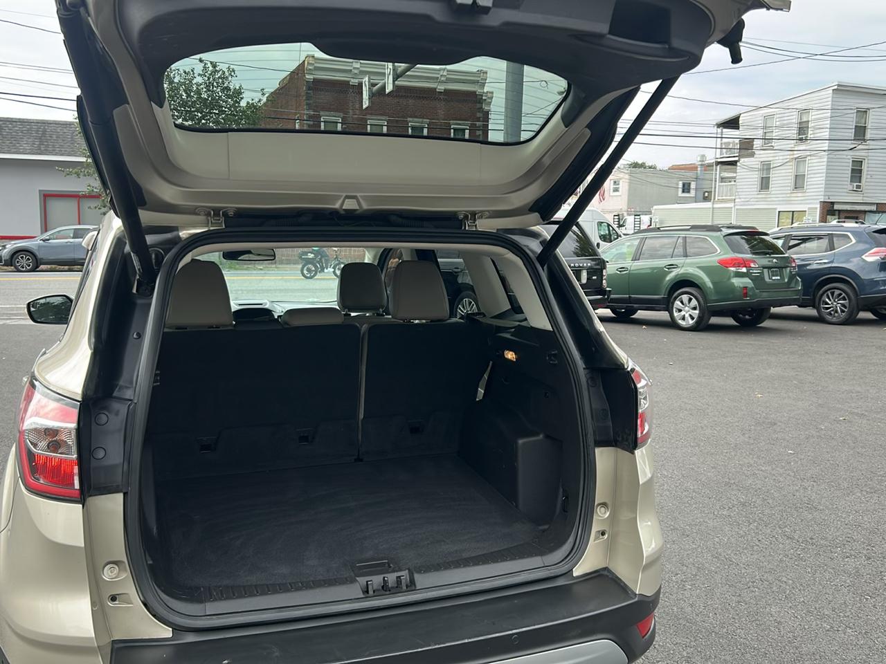 Ford Escape Titanium 4WD 2018