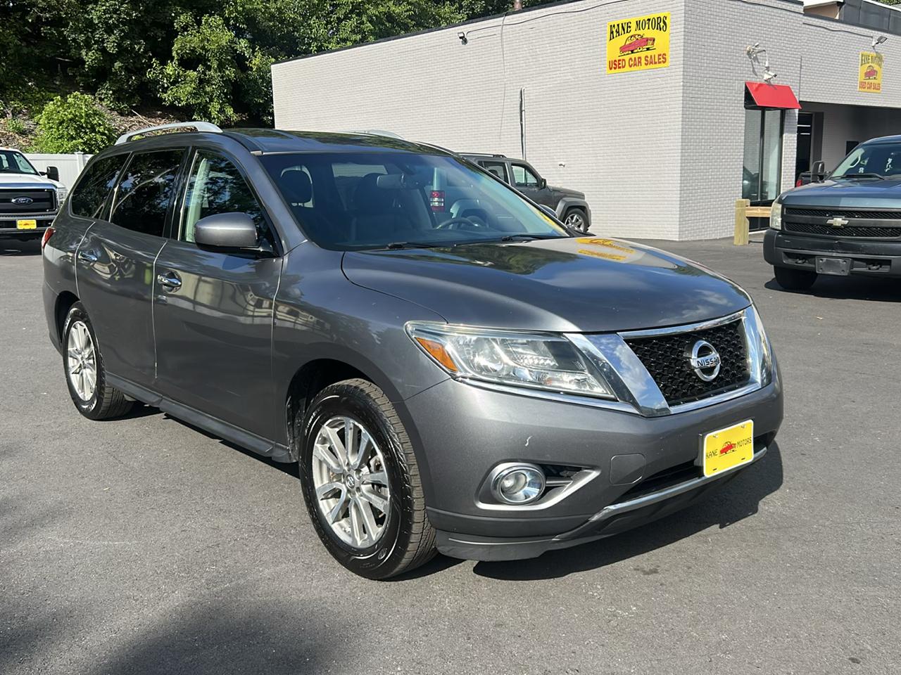 Nissan Pathfinder SV 4WD 2015