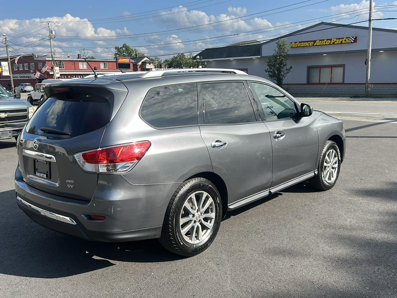 Nissan Pathfinder SV 4WD 2015