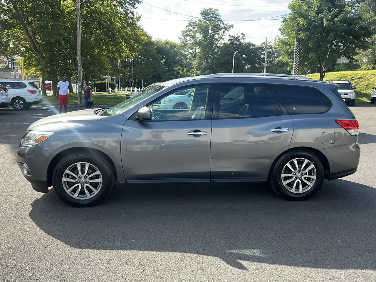 Nissan Pathfinder SV 4WD 2015