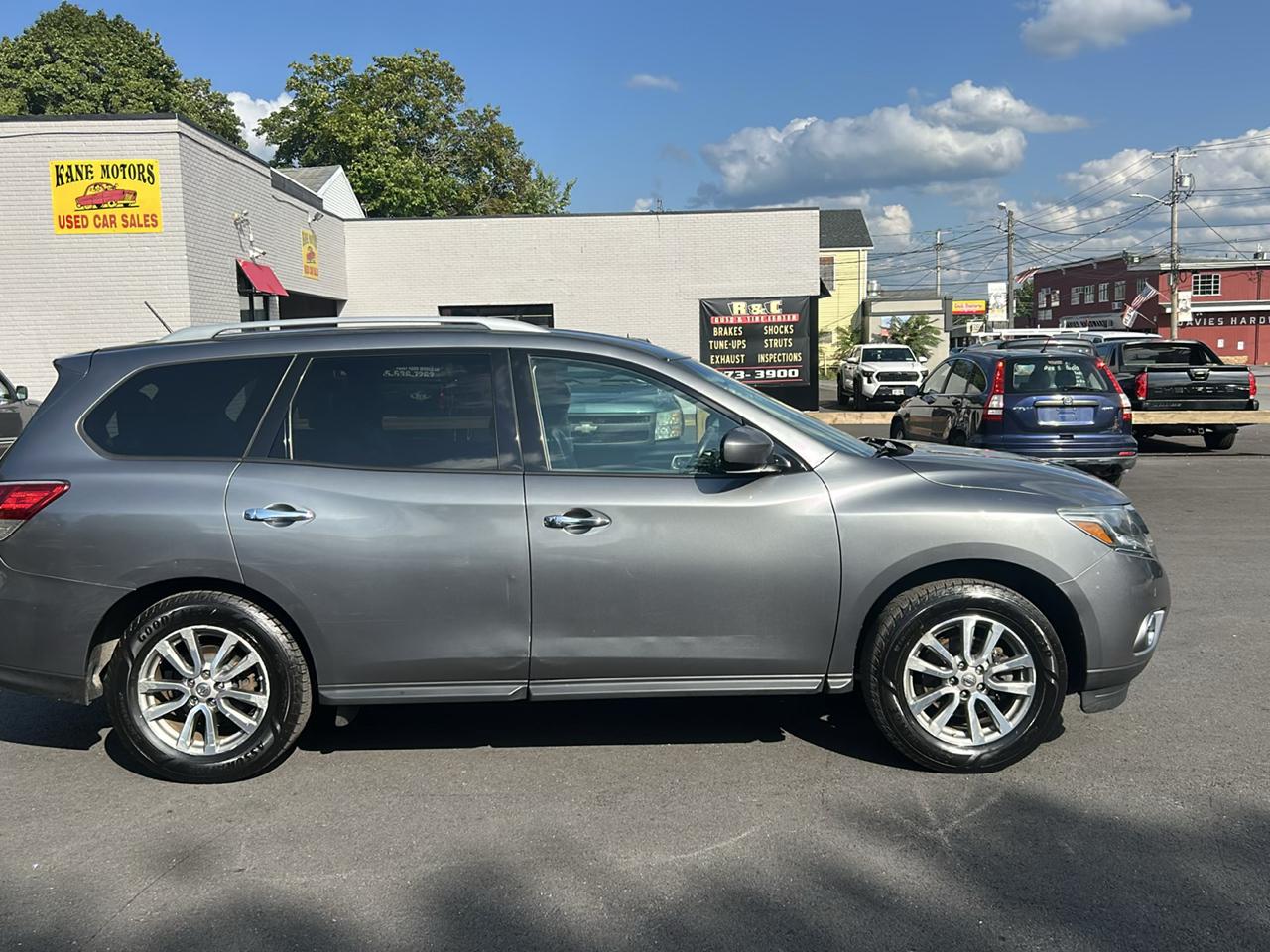 Nissan Pathfinder SV 4WD 2015