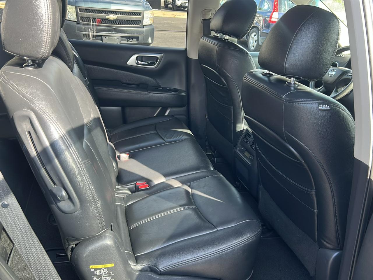 Nissan Pathfinder SV 4WD 2015
